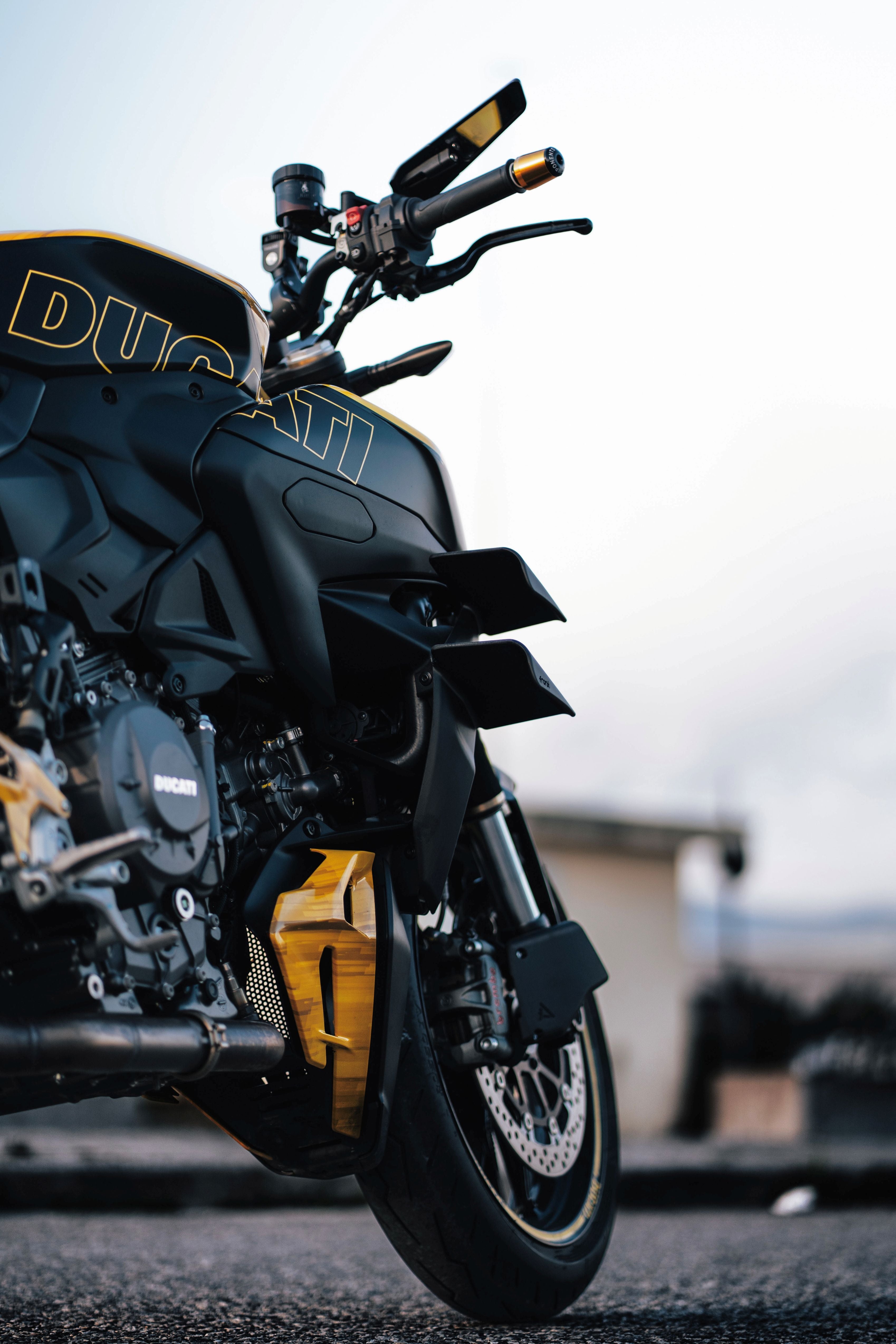 Ali Doppio - Ducati Streetfighter V2 2025