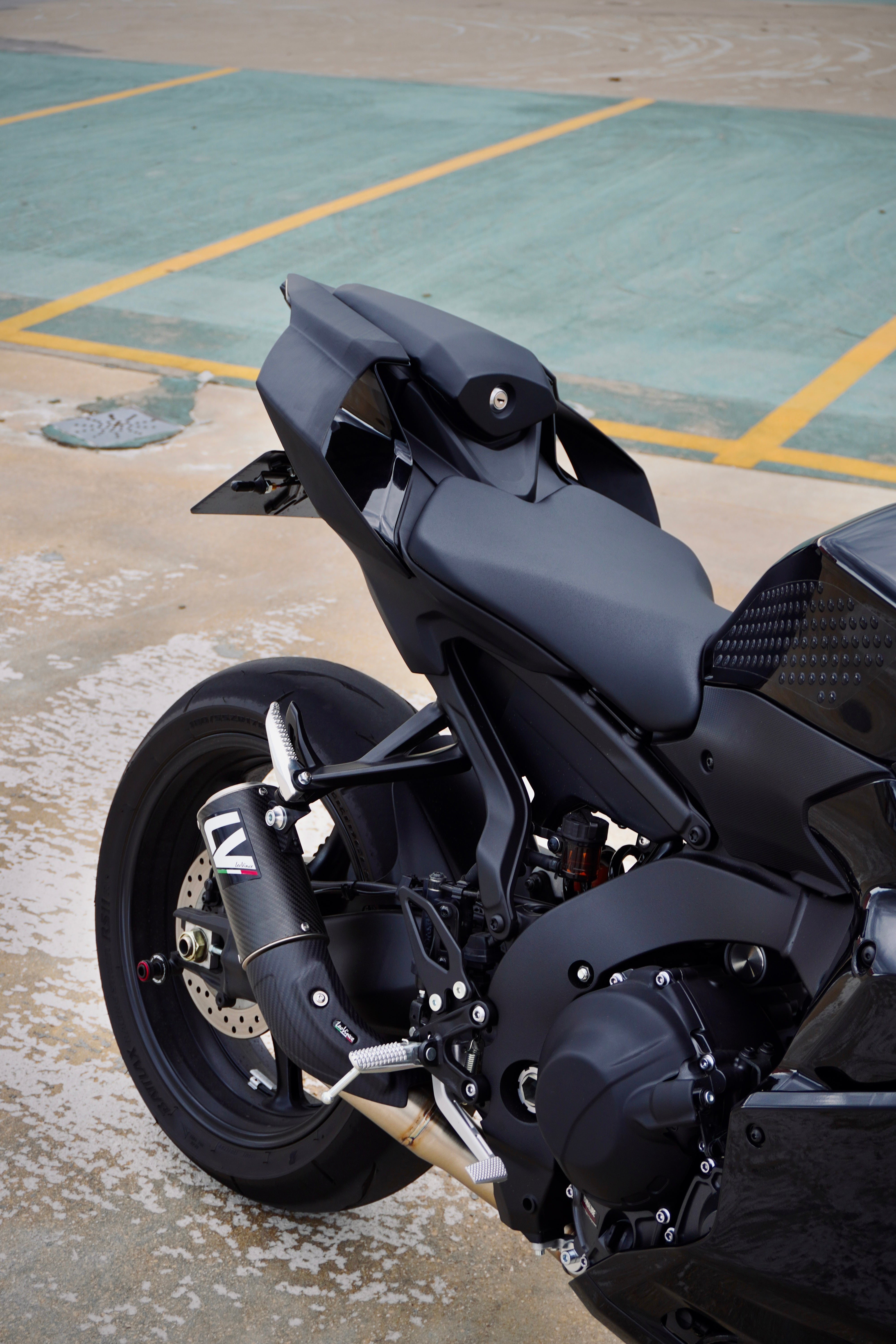 Seat Side Cover - Yamaha R9