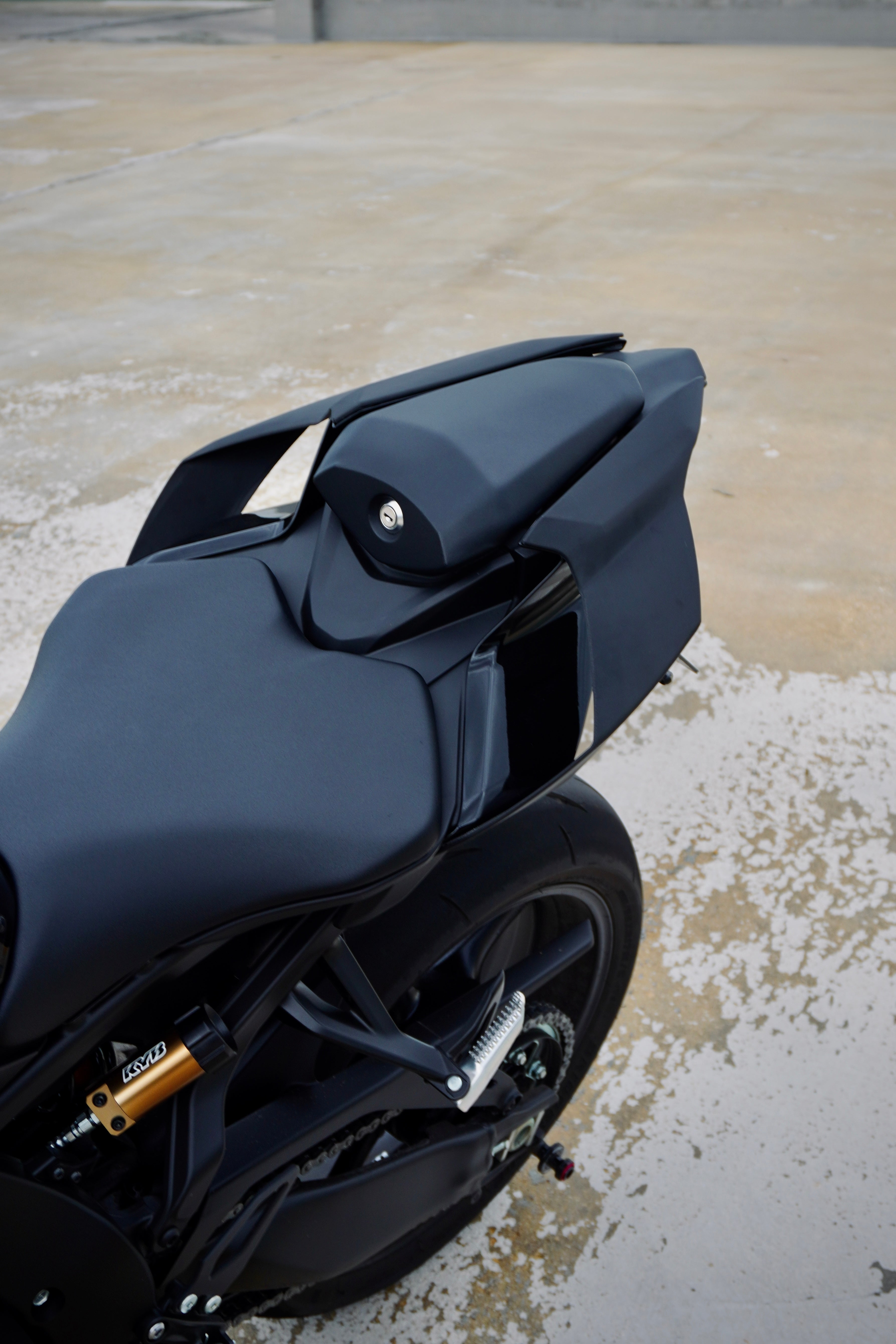Seat Side Cover - Yamaha R9